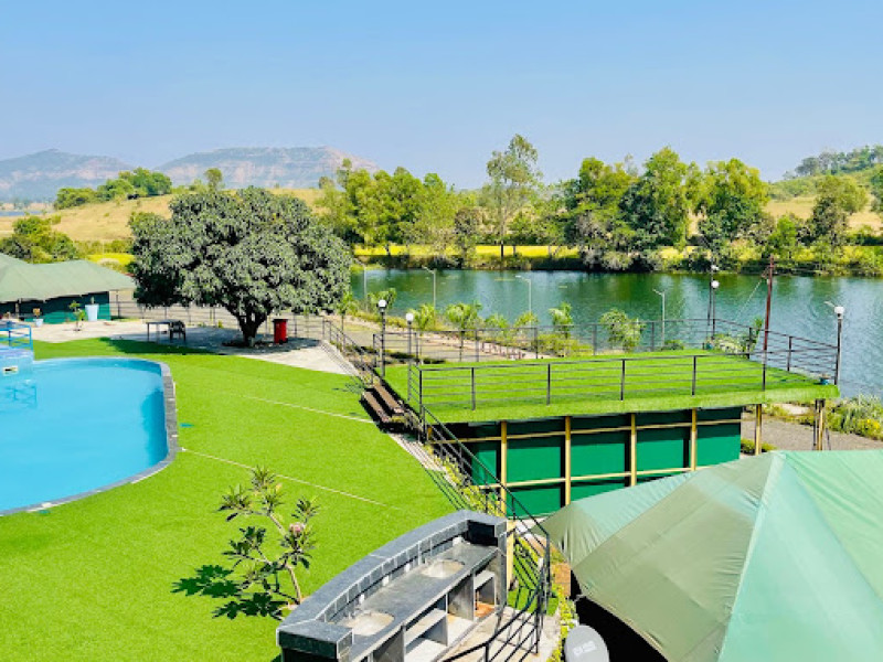 Amigos Lake Resort,a Pool view room